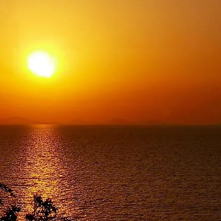 Charming House In With Sea View Tergu